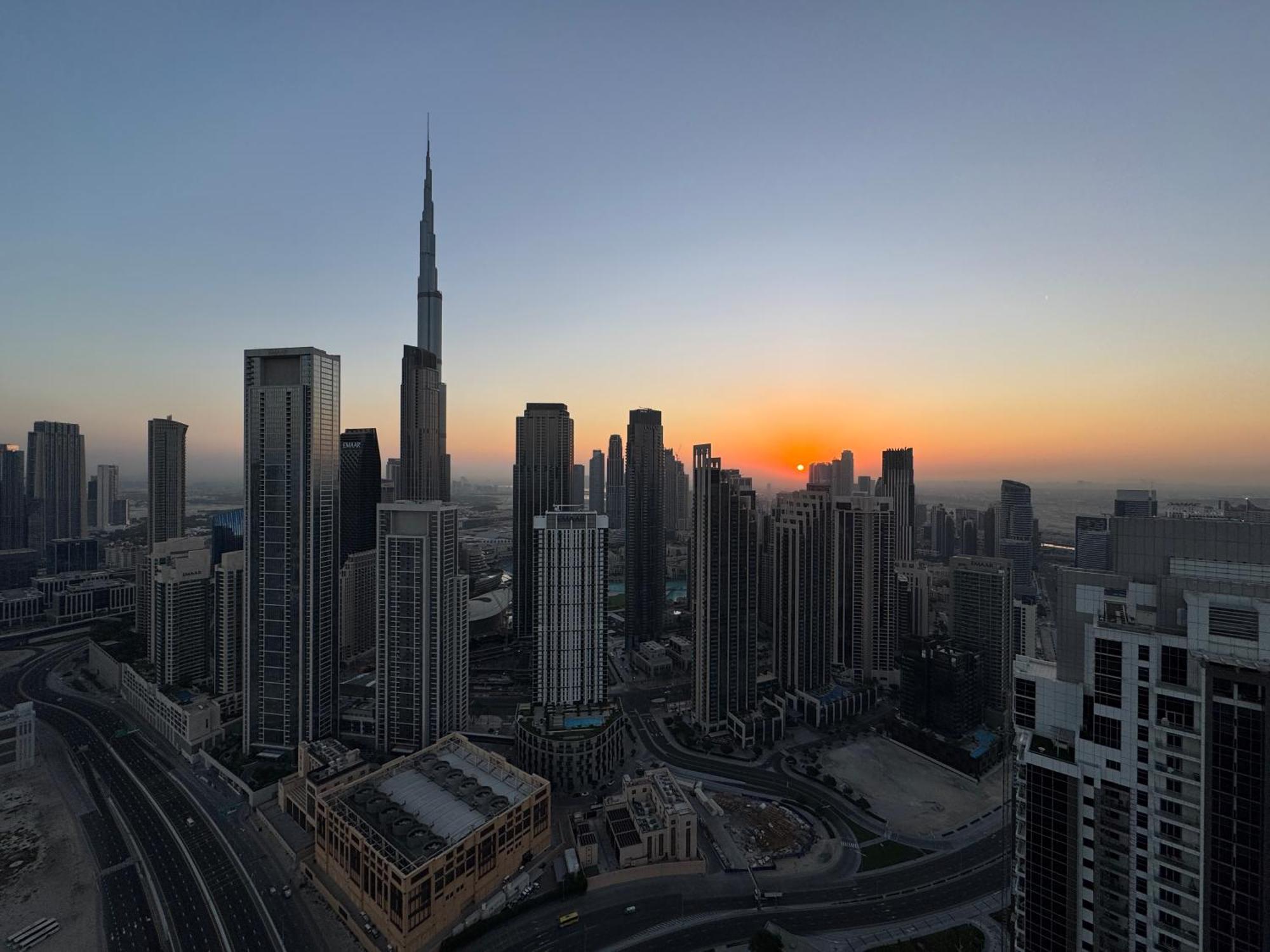 Paramount Tower Hotel And Residences With Infinity Sky Pool Dubai Exterior foto